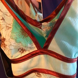 **SOLD** F21 Summer deep V sleeveless top